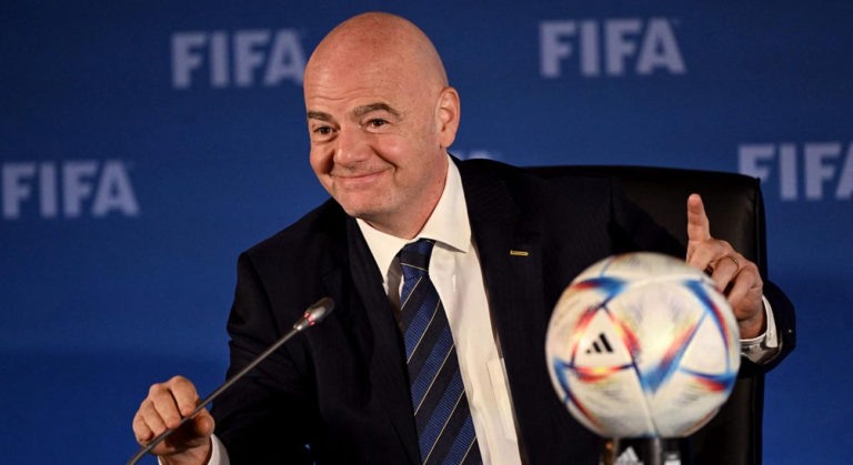 رئيس "فيفا" يهنئ العراق بتأهله إلى كأس العالم 2026